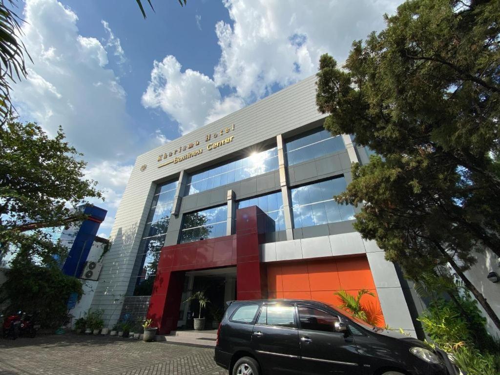 Kharisma Hotel Madiun Bagian luar foto