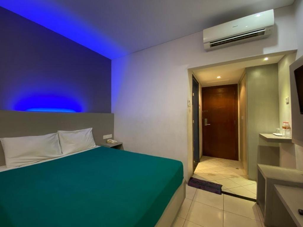 Kharisma Hotel Madiun Bagian luar foto
