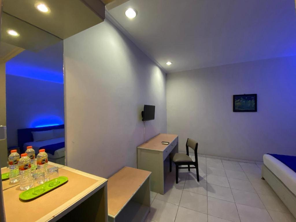 Kharisma Hotel Madiun Bagian luar foto