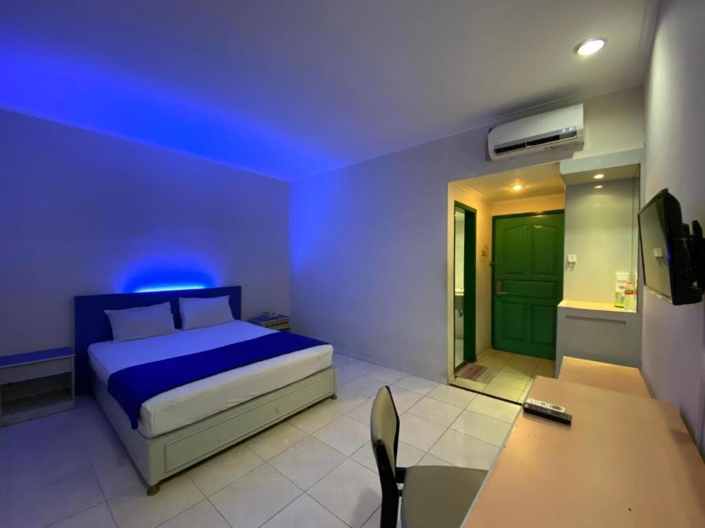 Kharisma Hotel Madiun Bagian luar foto