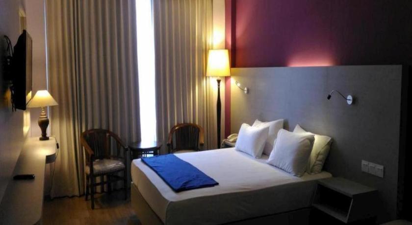 Kharisma Hotel Madiun Bagian luar foto