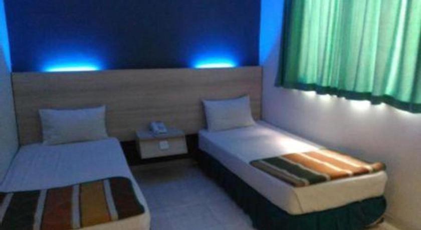 Kharisma Hotel Madiun Bagian luar foto
