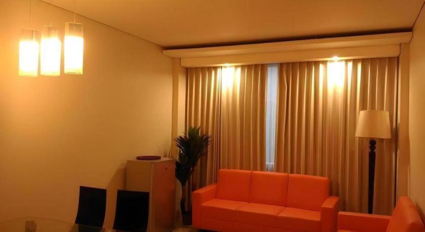 Kharisma Hotel Madiun Bagian luar foto