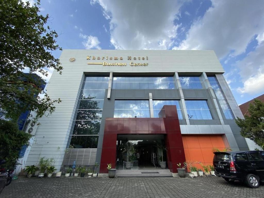 Kharisma Hotel Madiun Bagian luar foto