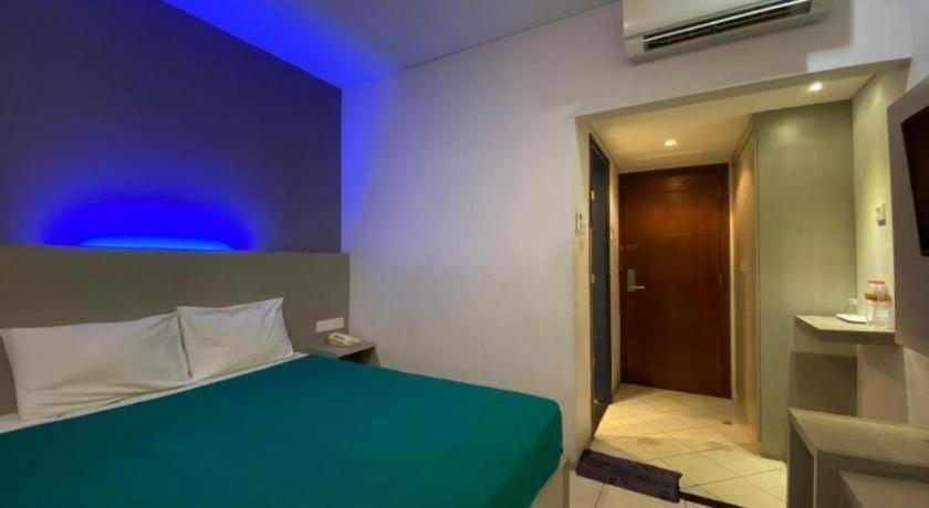 Kharisma Hotel Madiun Bagian luar foto