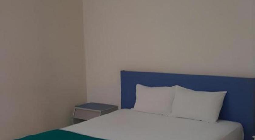 Kharisma Hotel Madiun Bagian luar foto